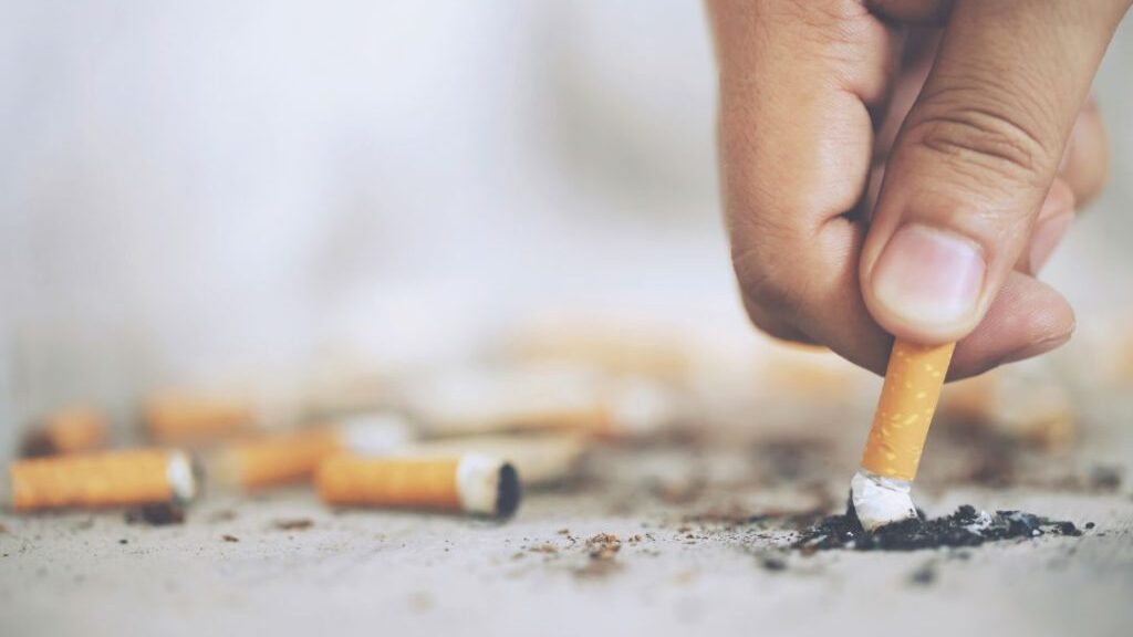 Khi bạn hút thuốc ngay sau bữa ăn, nicotine sẽ làm giảm lưu lượng máu đến dạ dày và hệ tiêu hóa