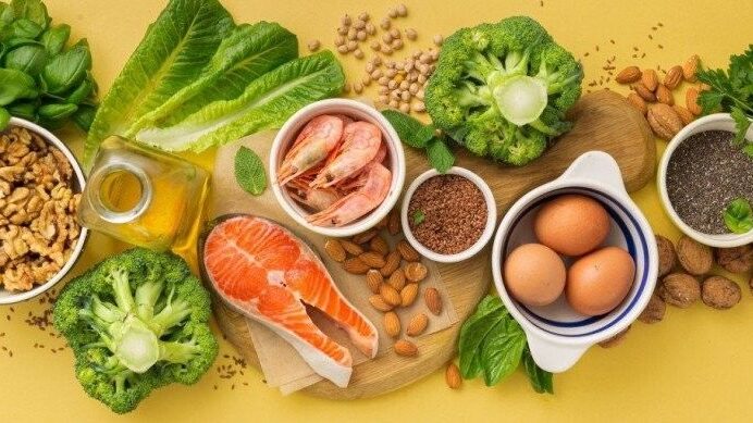 Rau xanh và trái cây là nguồn cung cấp vitamin và khoáng chất cần thiết cho cơ thể